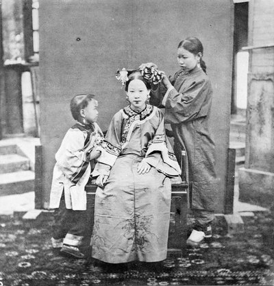 Manchu-dames, ca. 1867-72 door John Thomson